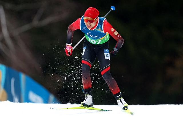 ky sports-锐评｜笑对万难，他们值得被更多人看见|冬残奥会|越野滑雪|高山滑雪|奖牌榜|刘子旭_新浪体育_新浪新闻